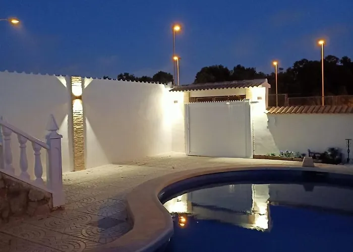 Acogedora Casa Con Piscina