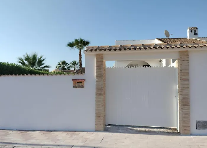 Acogedora Casa Con Piscina
